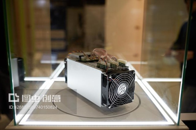 加密货币采矿设备-ASIC-博览会农场展台专用集成电路Cryptocurrency mining equipment - ASIC - application specific integrated circuit on farm stand at expo